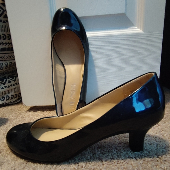 Navy blue Mootsie Tootsie 1 inch heels size 9M - Picture 1 of 6